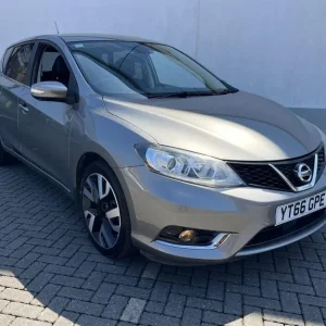 2016 Nissan Pulsar 1.2 DIG-T Tekna Petrol 5-Door Grey - Image 6