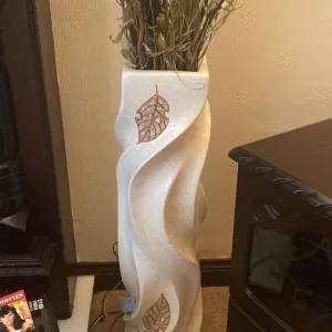 Heavy weight glass shaded lamp, mahogany clock and tall vase - Image 2