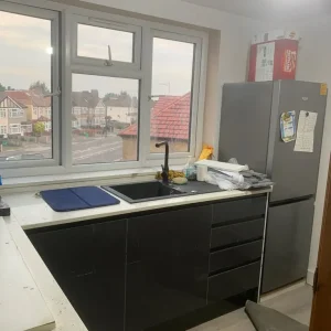 Double and single rooms available - Image 6