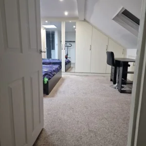Spacious Ensuite Room for Rent – King Bed, Own Shower, Move-In Ready - Image 3