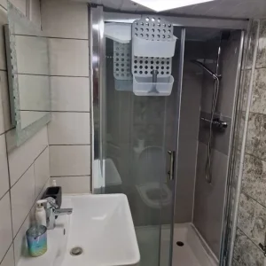 Spacious Ensuite Room for Rent – King Bed, Own Shower, Move-In Ready - Image 7