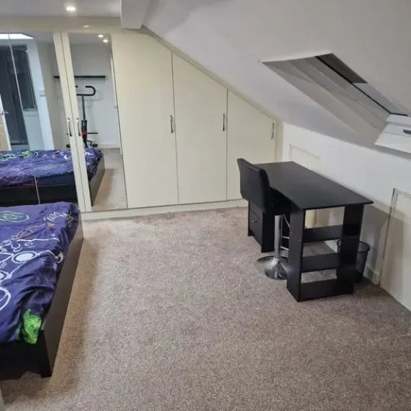 Spacious Ensuite Room for Rent – King Bed, Own Shower, Move-In Ready
