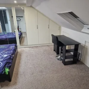 Spacious Ensuite Room for Rent – King Bed, Own Shower, Move-In Ready