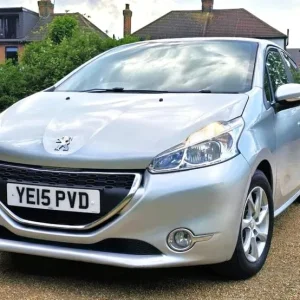 2015 Peugeot 208 VTi 1.2 Manual 5-door - Image 4
