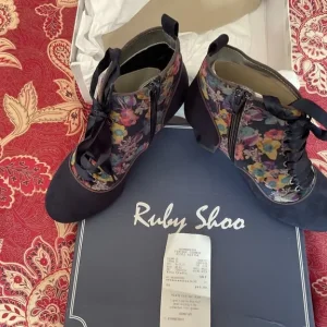 Women’s size 3 ruby shoo boots and handbag - Image 4