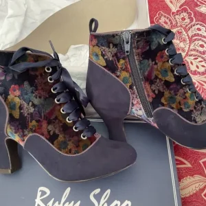 Women’s size 3 ruby shoo boots and handbag - Image 6