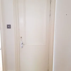 4 x TALLER INTERNAL DOORS - Image 4