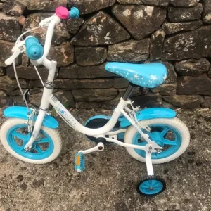 Girls bike with stabilisers