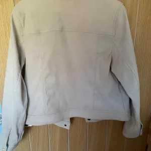 Gok Wan Wuli:Luu cream faux suede jacket size 18 - Image 2