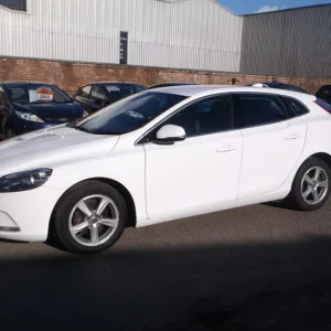 2013 Volvo V40 SE 1.6 Diesel, 5-door, White, 102k miles - Image 3