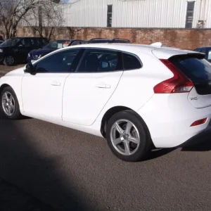 2013 Volvo V40 SE 1.6 Diesel, 5-door, White, 102k miles - Image 5
