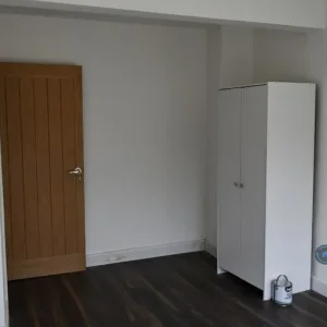 3 bedroom house with modern kitchen and bathrooms - Image 4