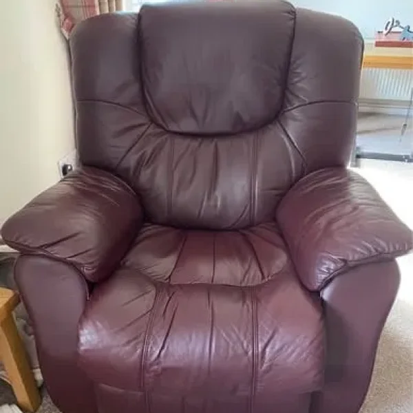 Leather Settee & 2 Chairs