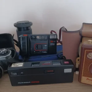 Old cameras - Image 3
