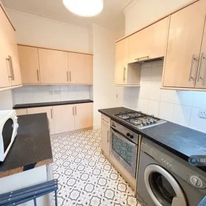 2 bedroom furnished flat on Wingrove Road - Image 6