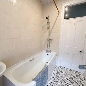 2 bedroom furnished flat on Wingrove Road - Image 8