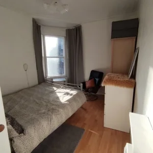Bright one bedroom flat very central - Image 5