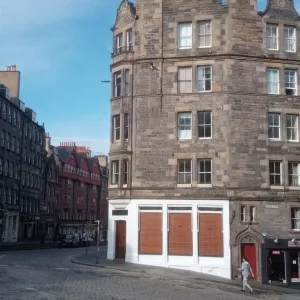 Bright one bedroom flat very central