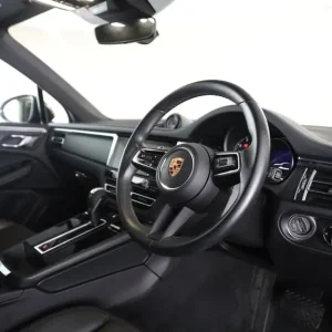 2022 Porsche Macan 2.0T 5-door SUV with PDK and 4WD - Image 8
