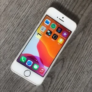 iPhone SE - Rose Gold - 64GB - Image 3