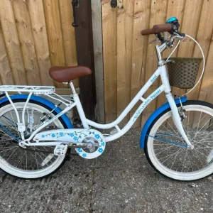 Girls Petal Pazzaz bike 6-9yrs. Serviced