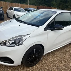 2017 Peugeot 208 1.2 PureTech Black Edition Euro 6 3dr HATCHBACK Petrol Manual - Image 3