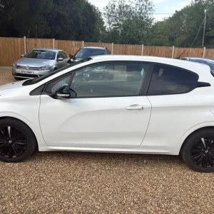 2017 Peugeot 208 1.2 PureTech Black Edition Euro 6 3dr HATCHBACK Petrol Manual - Image 4