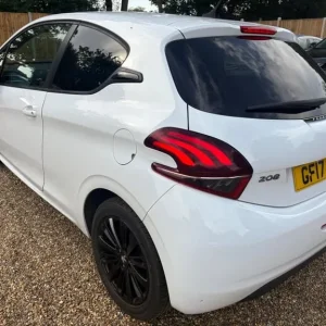2017 Peugeot 208 1.2 PureTech Black Edition Euro 6 3dr HATCHBACK Petrol Manual - Image 5
