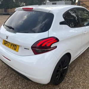 2017 Peugeot 208 1.2 PureTech Black Edition Euro 6 3dr HATCHBACK Petrol Manual - Image 7