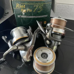 Reel, fishing, wychwood riot big pit 75 & 65 reels, Daiwa crosscuts X5000 and spare spools - Image 5