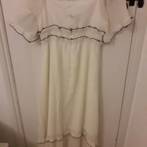 Retro Medieval-Inspired Midi Dress with Puff Sleeves - Image 2