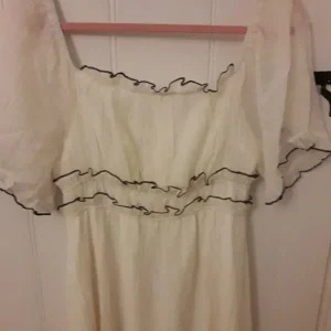 Retro Medieval-Inspired Midi Dress with Puff Sleeves - Image 3