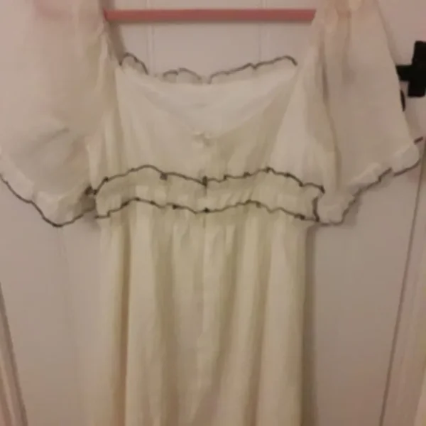 Retro Medieval-Inspired Midi Dress with Puff Sleeves