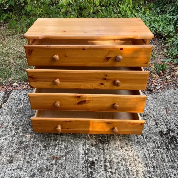 Chest of drawers