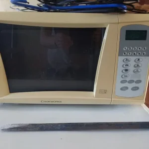 2 x mini cooker and 2 x microwaves - Image 3