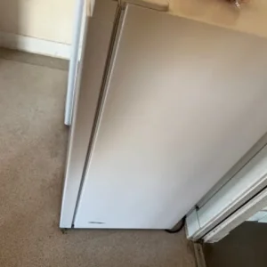 Fridge/freezer under counter - Image 2