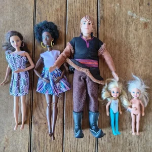 Selection of Barbie's plus accessories - Image 2