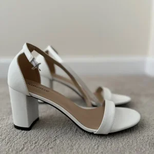 Size 8 off-white heels - Image 2