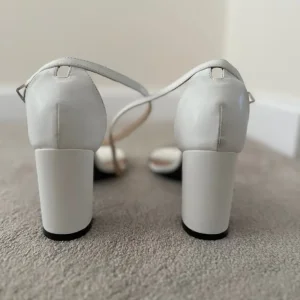 Size 8 off-white heels - Image 3