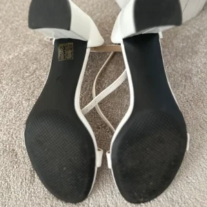 Size 8 off-white heels - Image 4