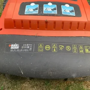 Black and Decker GD300 Lawnraker 30cm 600W Garden Lawn Rake Scarifier Moss Box - Image 3