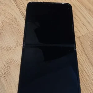 Samsung Galaxy Z Flip4 128GB Graphite - Image 2
