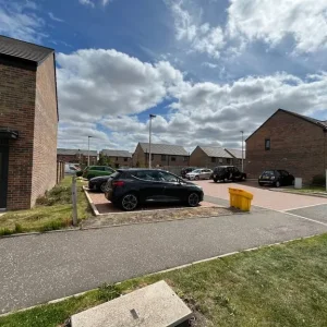 2 Bed Furnished Townhouse in Pontypool, Torfaen - Image 2
