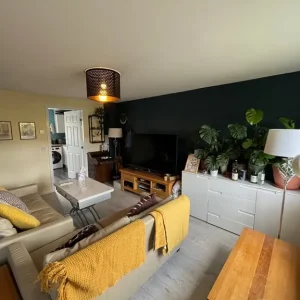 2 Bed Furnished Townhouse in Pontypool, Torfaen - Image 3