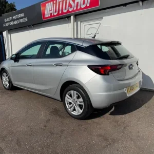 2016 Vauxhall Astra 1.6 CDTi EcoFLEX Design Euro 6 5-door hatchback diesel manual - Image 7