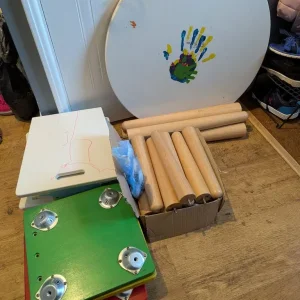 Kids table and chairs - Image 4