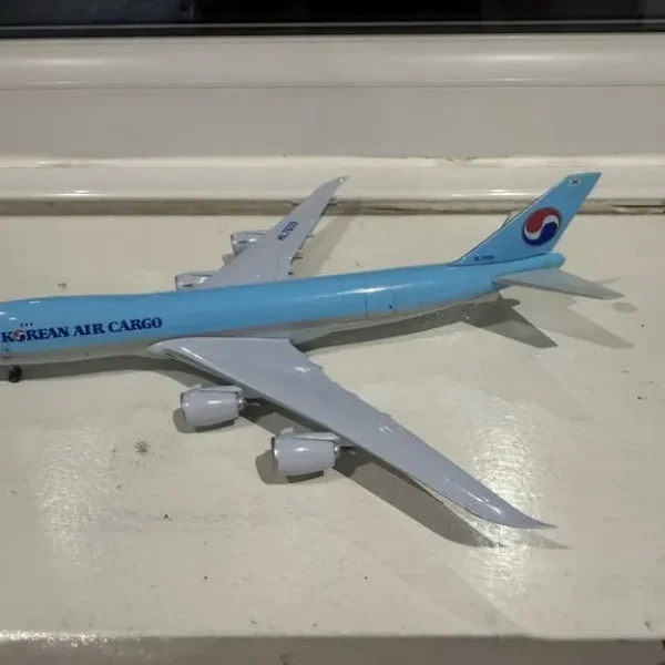 1/400 scale Boeing 747/8F model