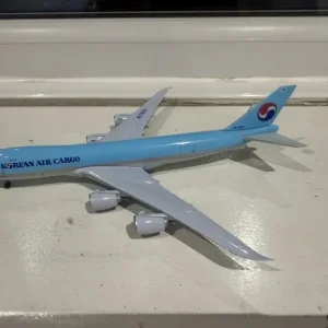 1/400 scale Boeing 747/8F model