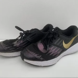 Size 5UK Nike trainers - Image 3