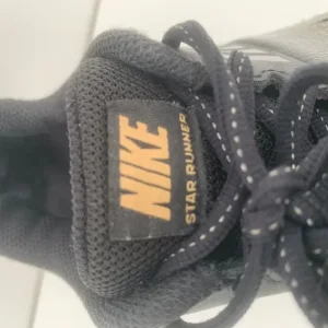 Size 5UK Nike trainers - Image 4